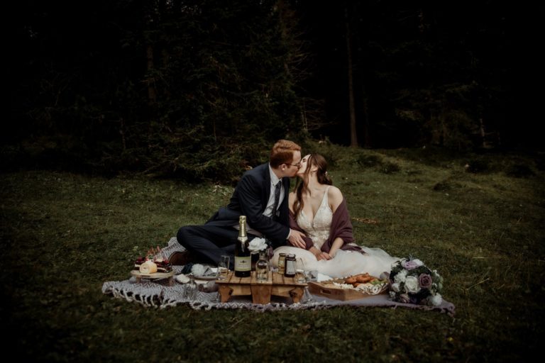 Smart Tips For Your Elopement Wedding Picnic